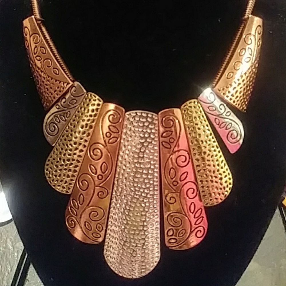 Gorgeous tri-colored necklace